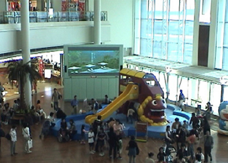 那覇空港LEDビジョン