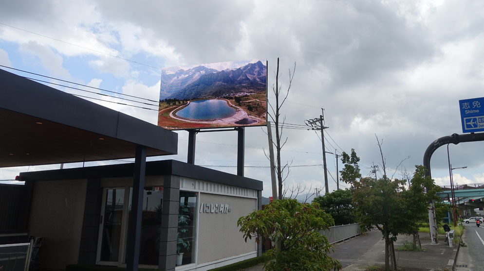 福岡市ハコレンタカーLEDビジョン