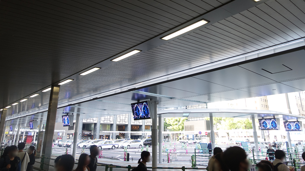 JR博多駅筑紫口LEDビジョン導入事例