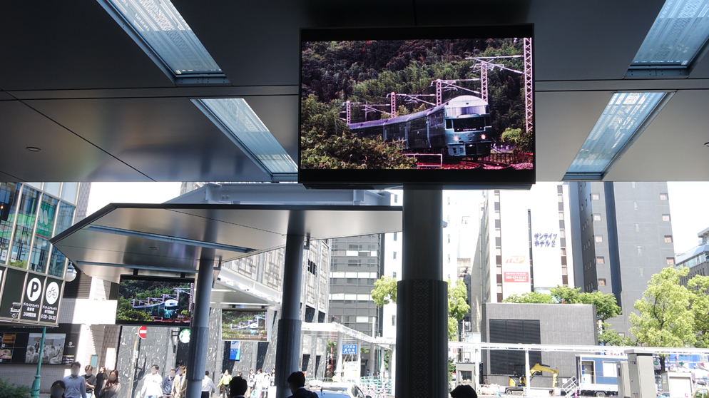 JR博多駅筑紫口LEDビジョン導入事例